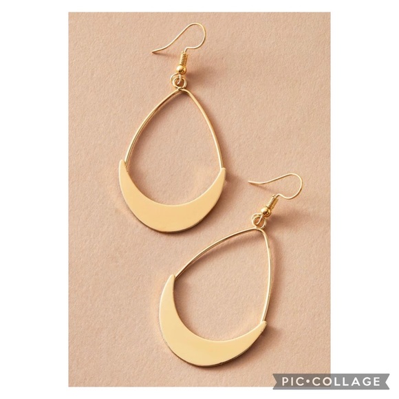 Gold moon hoop dangle earrings - Picture 2 of 4